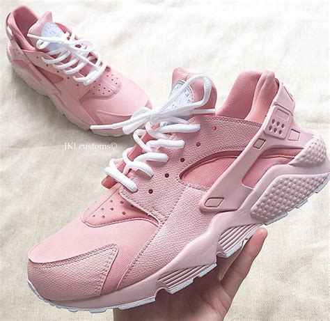 nike huarache women's baby pink